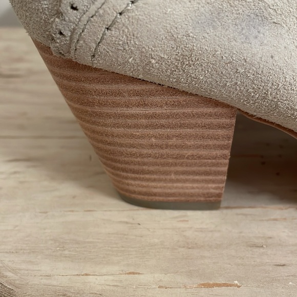 Frye Reed Scalloped Mid Heel Bootie NWOT - Picture 4 of 10